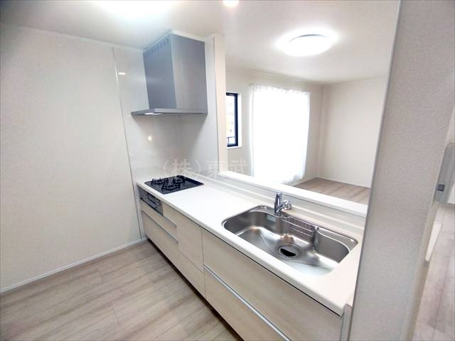 【キッチン】 | 志木市柏町５丁目　全１棟 | 会話が弾む対面キッチンです