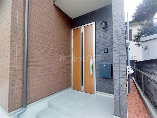 【玄関】 | 志木市柏町５丁目　全１棟 | 落ち着いた雰囲気の玄関です
