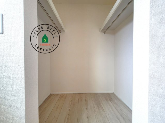 菊池市西寺第1-6棟（3号棟）の収納|洋服や大きな荷物が多い方や人数の多いご家族などは、一般的なクローゼットよりもウォークインクローゼットのほうが使い勝手が良いです。