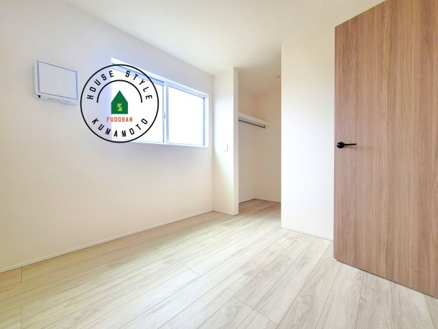 菊池市西寺第1-6棟（3号棟）の洋室|採光良好な洋室は全居室、複層ガラスの遮熱効果と断熱効果で、一年中快適に過ごせます。