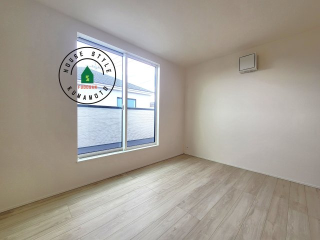 菊池市西寺第1-6棟（3号棟）の子供部屋|採光良好な洋室は全居室、複層ガラスの遮熱効果と断熱効果で、一年中快適に過ごせます。