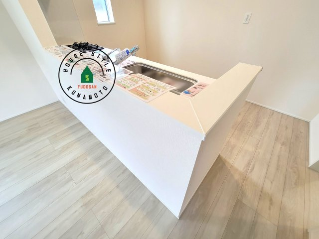 菊池市西寺第1-6棟（3号棟）のダイニング|キッチンから立ち込める香りが今日の料理を期待させます。