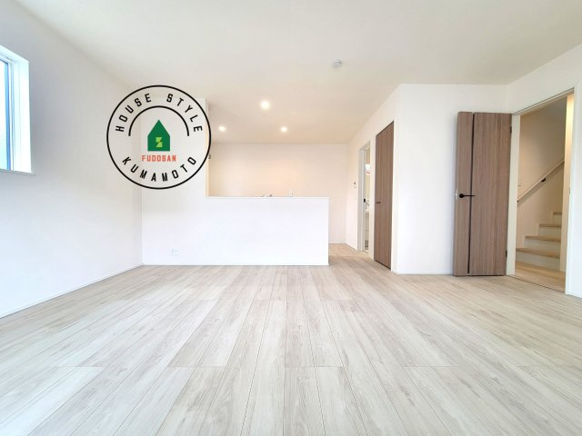 菊池市西寺第1-6棟（3号棟）の居間・リビング|キッチンからリビングをしっかり確認できます。家族の笑顔があふれる空間になりそうですね。