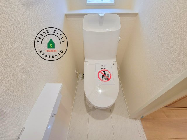 菊池市西寺第1-6棟（4号棟）のトイレ|温水洗浄便座を完備しております。2ヶ所にトイレがあるのは朝の慌ただしい時間も安心です。