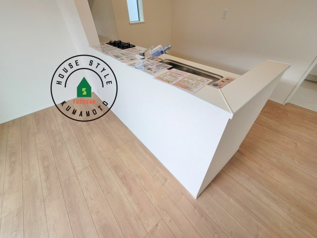 菊池市西寺第1-6棟（4号棟）のダイニング|キッチンから立ち込める香りが今日の料理を期待させます。