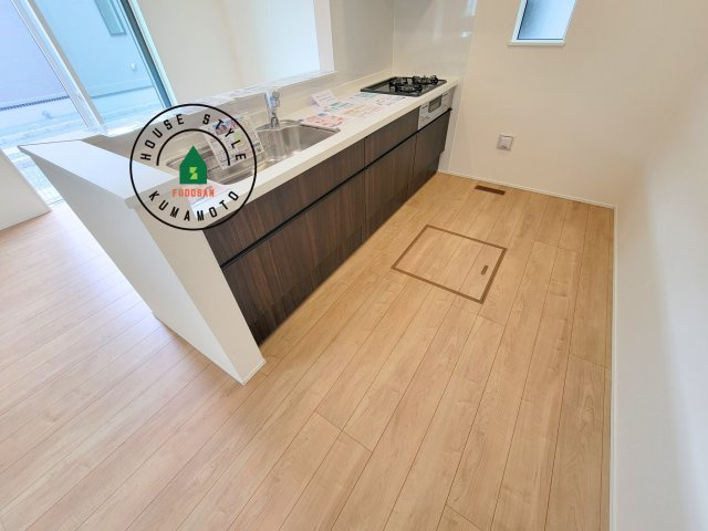 菊池市西寺第1-6棟（4号棟）のキッチン|ご家族を近くに感じられる対面キッチンのLDK。会話もはずみそうですね。