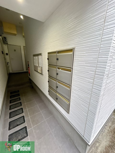 アドラブール新守山のエントランス