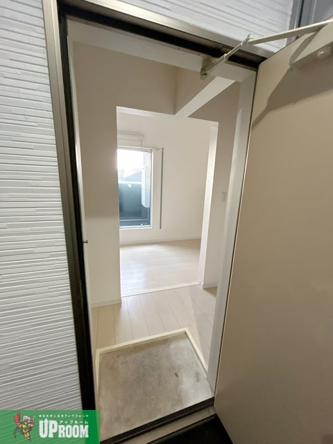 アドラブール新守山の玄関