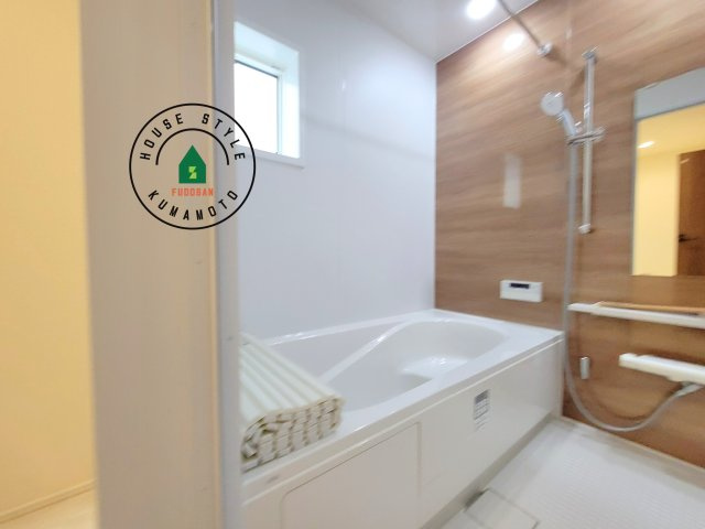 菊池市西寺第1-6棟（6号棟）の浴室|1日の疲れを癒してくれる広々バスルーム。雨の日のお洗濯にも大活躍な浴室乾燥機付です！