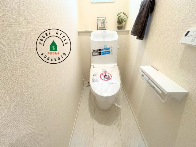 菊池市西寺第1-6棟（6号棟）のトイレ|温水洗浄便座を完備しております。2ヶ所にトイレがあるのは朝の慌ただしい時間も安心です。