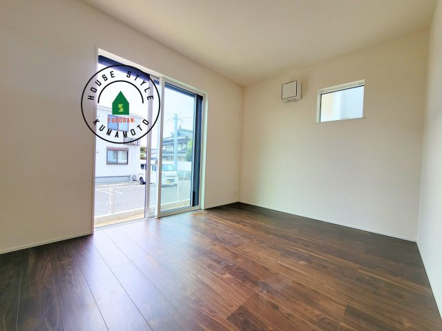 菊池市西寺第1-6棟（6号棟）の子供部屋|採光良好な洋室は全居室、複層ガラスの遮熱効果と断熱効果で、一年中快適に過ごせます。