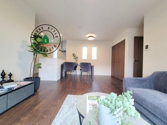 菊池市西寺第1-6棟（6号棟）の居間・リビング|多くの時間を過すことになるリビングだからこそ、いつも穏やかな空間・解放感が味わえ毎日が充実します。