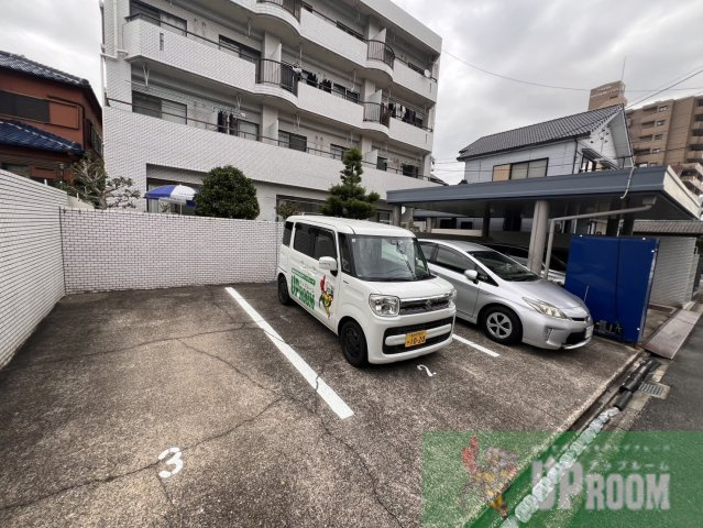 レジデンス西村の駐車場