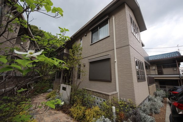 生駒市西松ケ丘のアパート