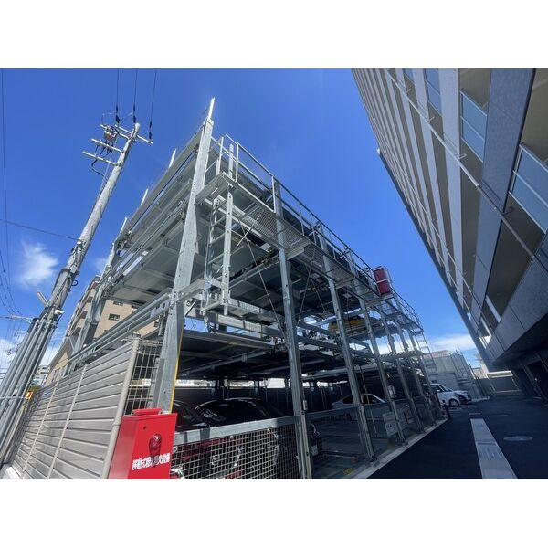アルファステイツ船場Ⅲの駐車場