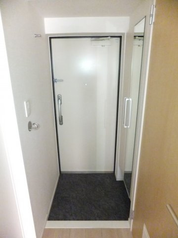 グラース・ベル・ウッドの玄関