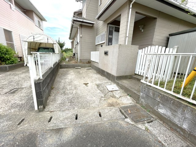 戸塚邸の駐車場