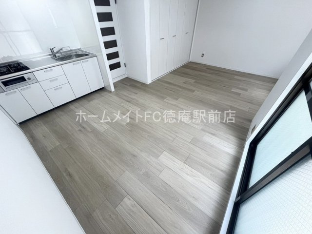 大阪市城東区天王田の賃貸マンションの居間・リビング