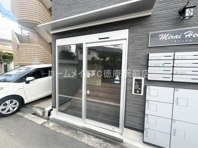 大阪市城東区天王田の賃貸マンションのエントランス