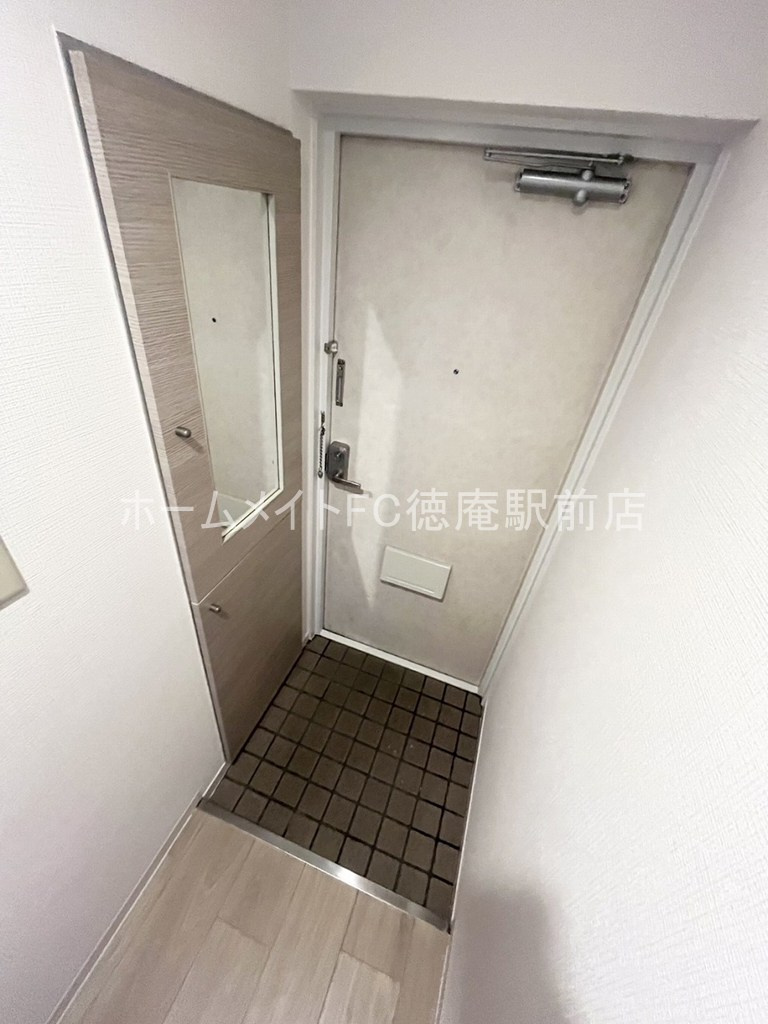 大阪市城東区天王田の賃貸マンションの玄関