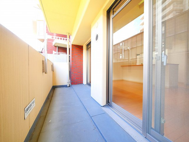 センチュリーアスカⅨのバルコニー|バルコニーからの眺めを楽しみながら食事をしませんか