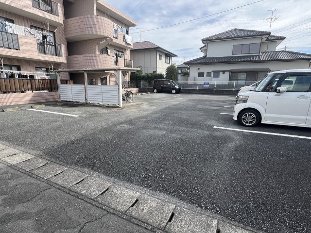 カーロⅡの駐車場