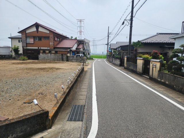 高崎市楽間町売地の前面道路含む現地写真