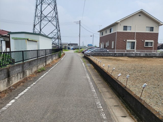 高崎市楽間町売地の前面道路含む現地写真
