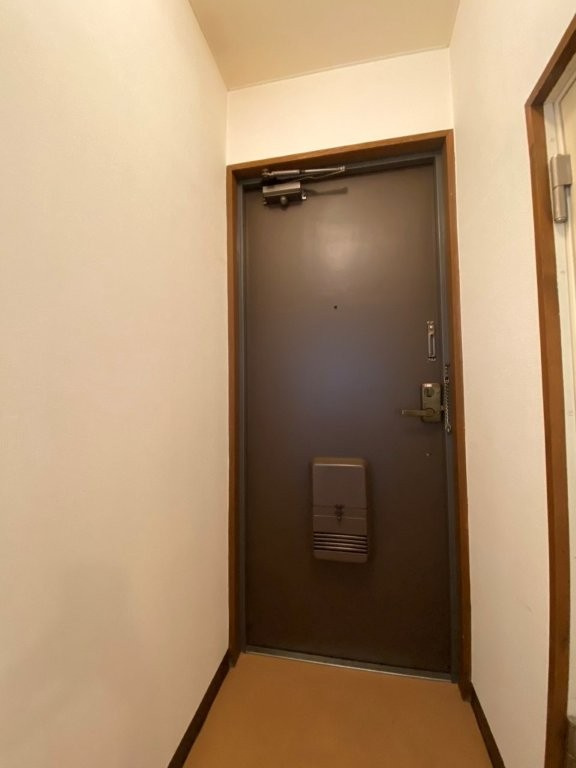 マンションストークの玄関