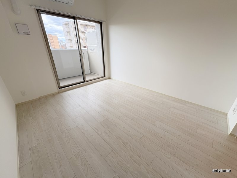 Alivis福島海老江　仲介手数料無料の居間・リビング