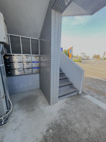 真装マンションのエントランス