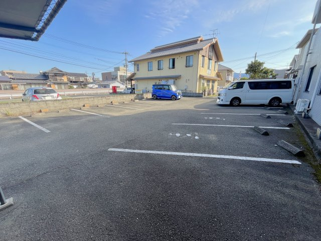 真装マンションの駐車場