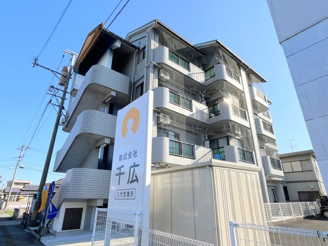 真装マンションの外観