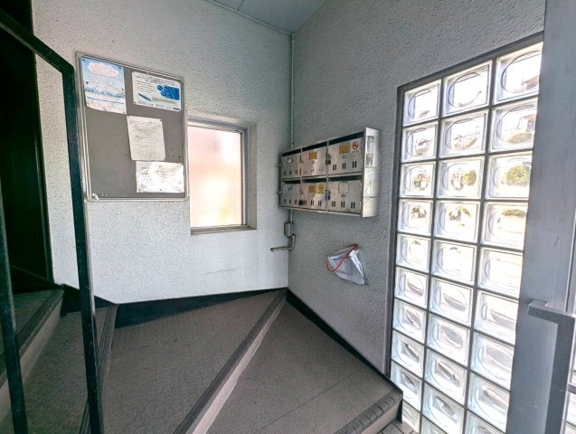 さいたま市桜区西堀３丁目の賃貸マンションのロビー