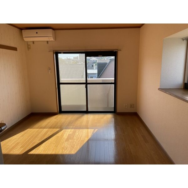 ホーメスト鳥羽見の居間・リビング