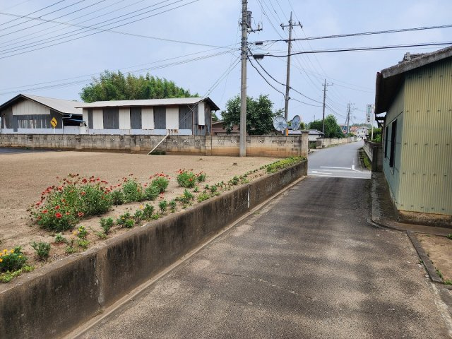 高崎市東国分町売土地の前面道路含む現地写真
