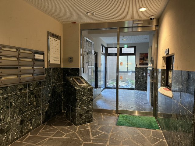 深江ビルのロビー