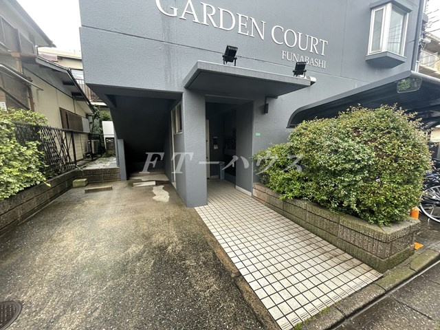 ＧＡＲＤＥＮ　ＣＯＵＲＴ　ＦＵＮＡＢＡＳＨＩのエントランス