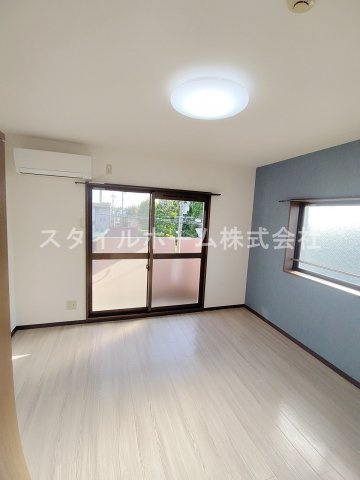 クレストコートの寝室|別部屋写真です。