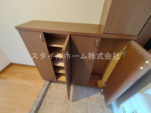 春日グリーンフラッツの玄関