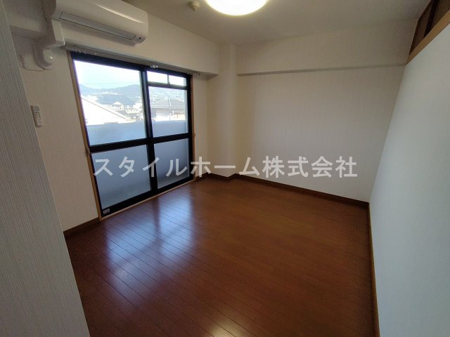 春日グリーンフラッツの洋室