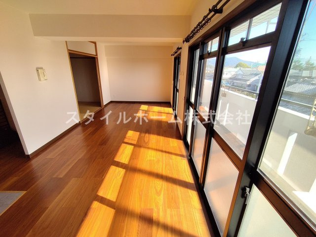 春日グリーンフラッツの居間・リビング