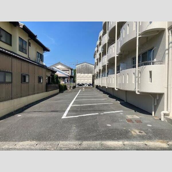 マンションとよかわの駐車場