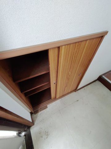 山本ビルの玄関