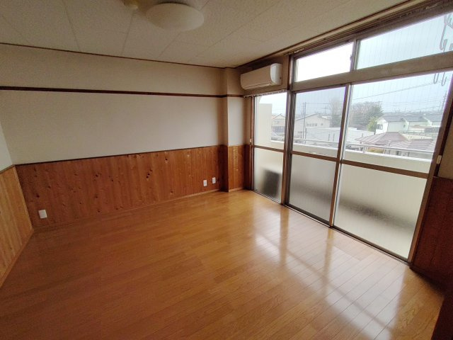 山本ビルの居間・リビング