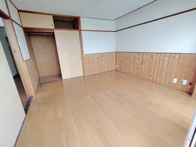 山本ビルの居間・リビング