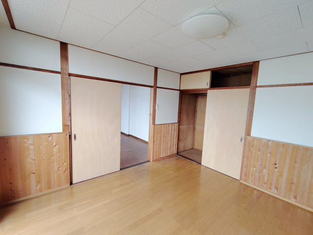 山本ビルの居間・リビング