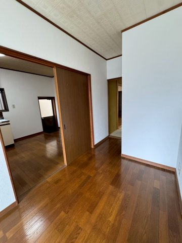 飯村南４丁目貸家の居間・リビング