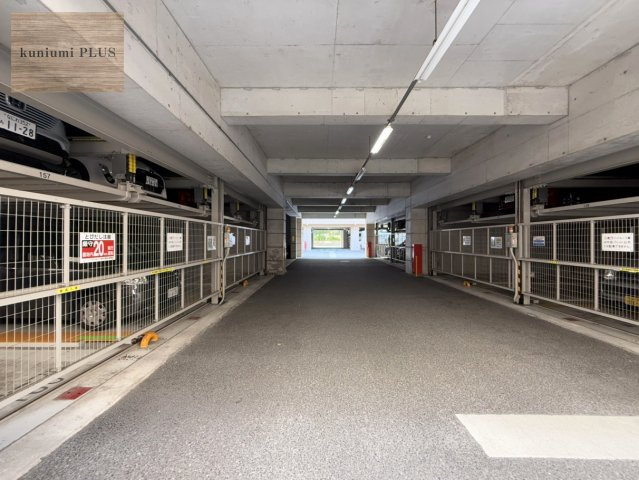 ローレルコート城北公園通り弐番館の駐車場