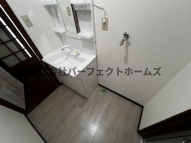 磯島元町戸建　賃貸の洗面所|明るい洗面所です